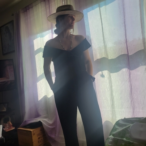 NWT Gibson Latimer Women's Black Velvet Off The Shoulder Romper pockets Size Med - Picture 2 of 9